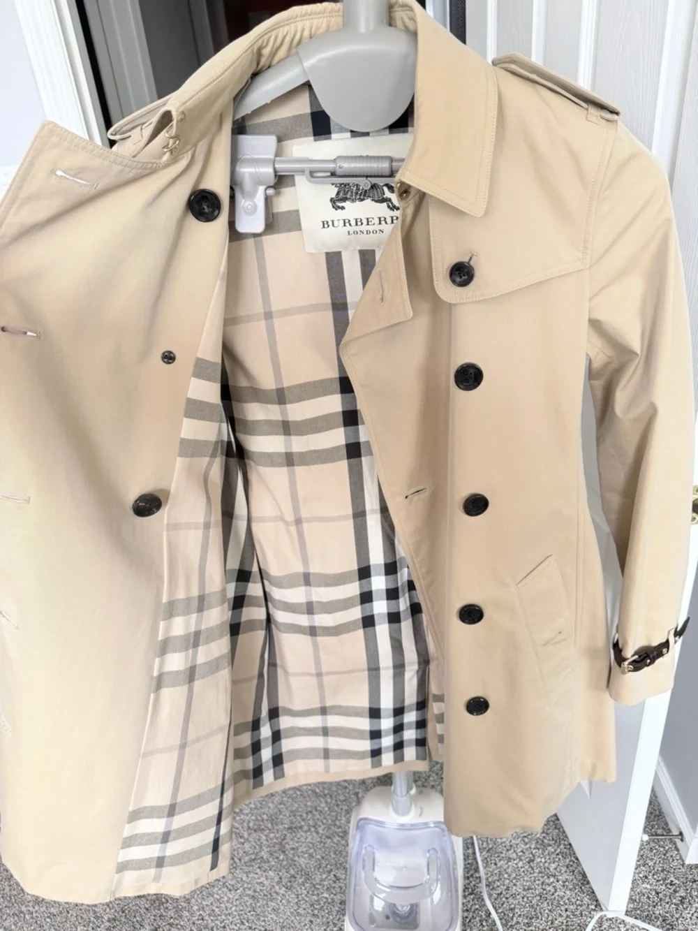 Burberry Women's Beige Classic Trench Coat - Picture 4 of 7